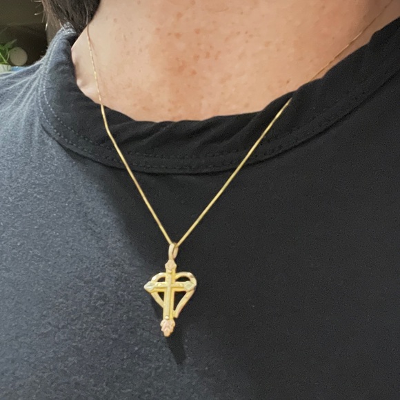 Authentic BLACK HILLS GOLD heart + cross necklace - Picture 13 of 13